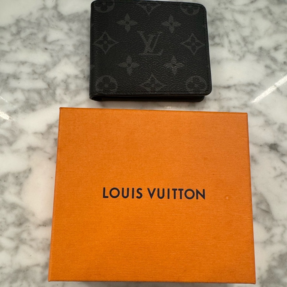 Men’s Louis Vuitton wallet monogram